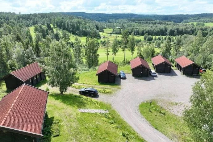 Oversiktsbilde campinghytter Årjangs golfklubb
